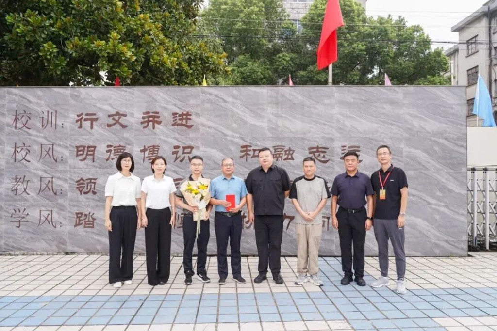 老師，您好！老師，辛苦啦！| 張渚鎮(zhèn)開展教師節(jié)走訪慰問活動